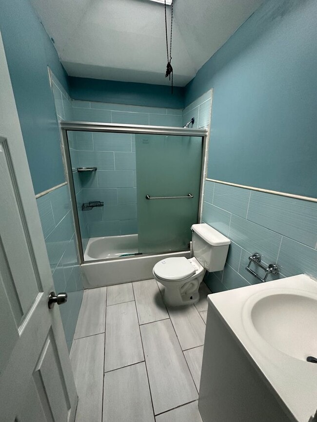 Building Photo - 3 Bed 1 Bath Townhome in Elmwood