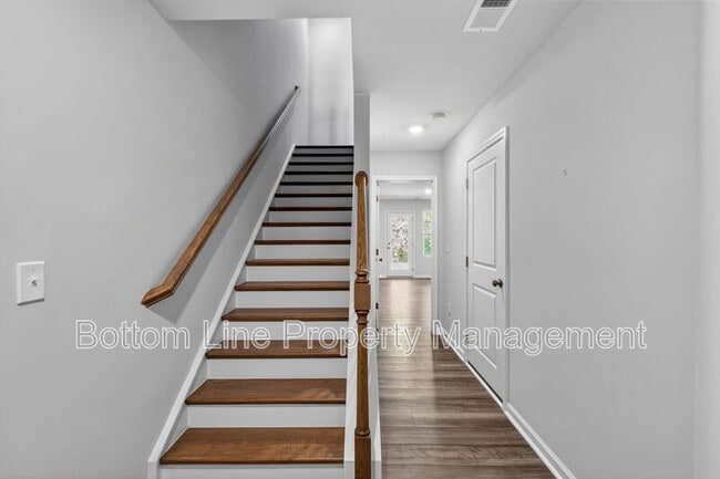 Building Photo - 1129 Lily Loch Wy