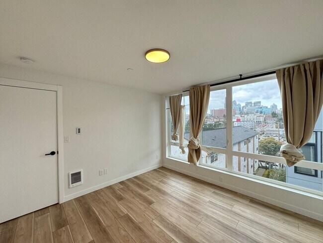 Building Photo - 3B3B cozy townhome