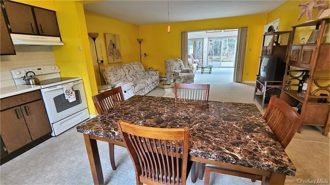 Building Photo - 52 Medallion Rd