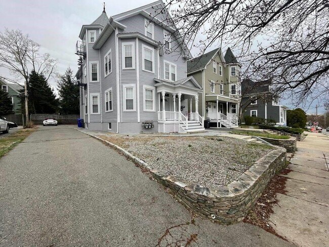 Primary Photo - 128 S Angell St