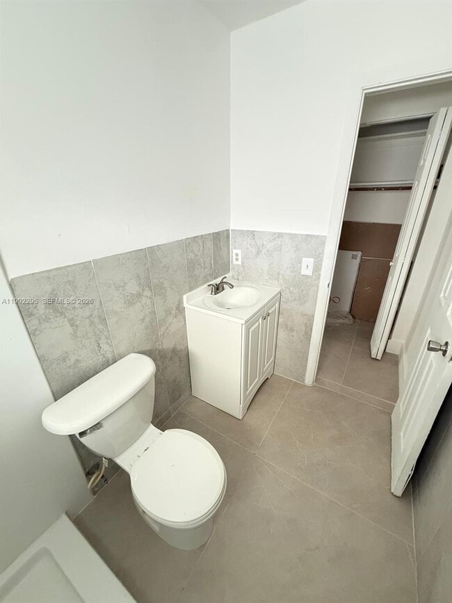 Building Photo - 242 SW 11th St