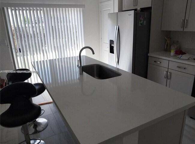 Building Photo - 1790 SE 7th Ter