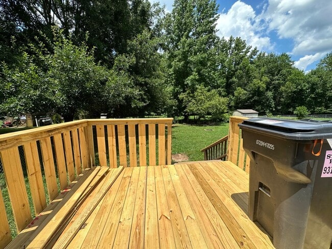 Building Photo - 3 Bedroom Pet Friendly Home for Rent!