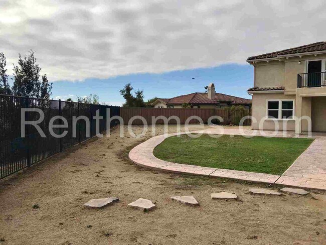 Building Photo - 5539 Alexandrine Ct