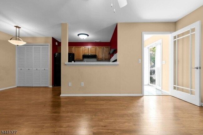 Building Photo - 19 Delavan Ct