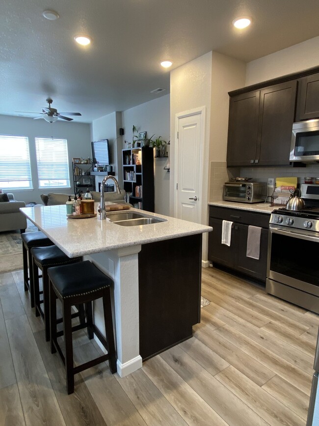 Building Photo - 3 bedroom Wolf Ranch Townhome - Laurel Mou...