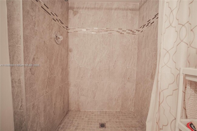 Building Photo - 3625 N Country Club Dr