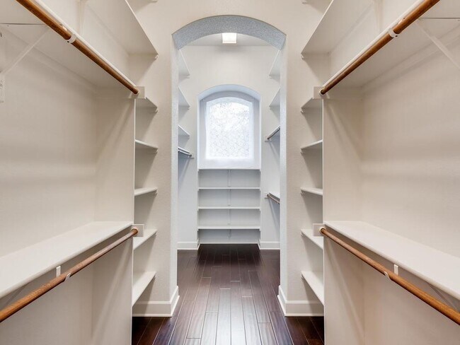 Building Photo - 215 Reveille Rd