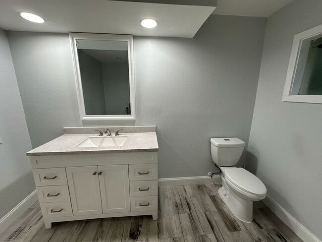 Building Photo - Spacious 4 Bedroom 3 Bath in Southoak