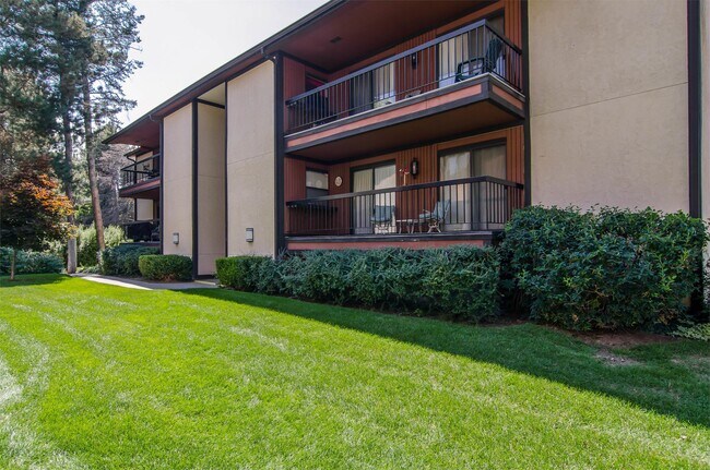 Building Photo - 617 Taylor Ln