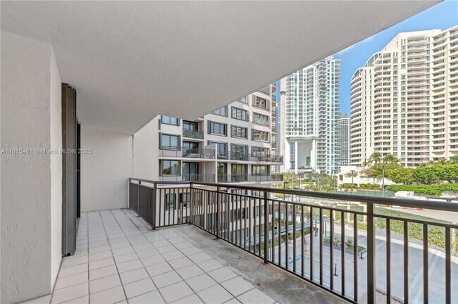Building Photo - 540 Brickell Key Dr