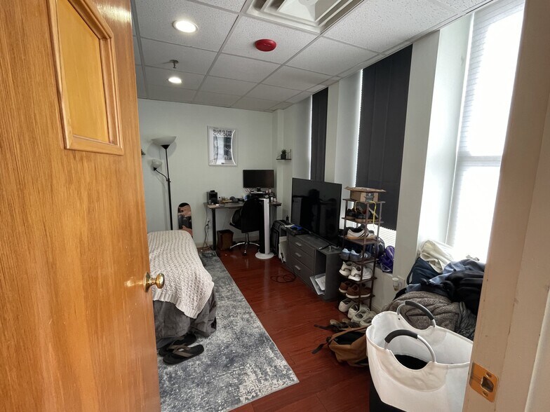 Building Photo - 72 Kneeland St