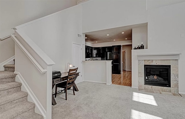 Building Photo - 9420 Loggia St