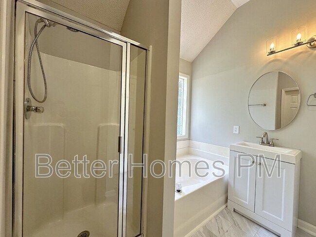 Building Photo - 741 Hanska Way