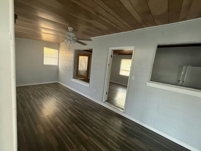 Building Photo - 8801 E Moonrise Ln