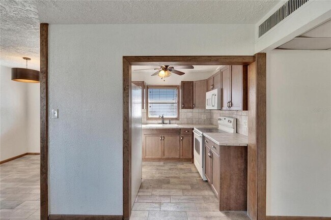 Building Photo - 202 Bedford Trail