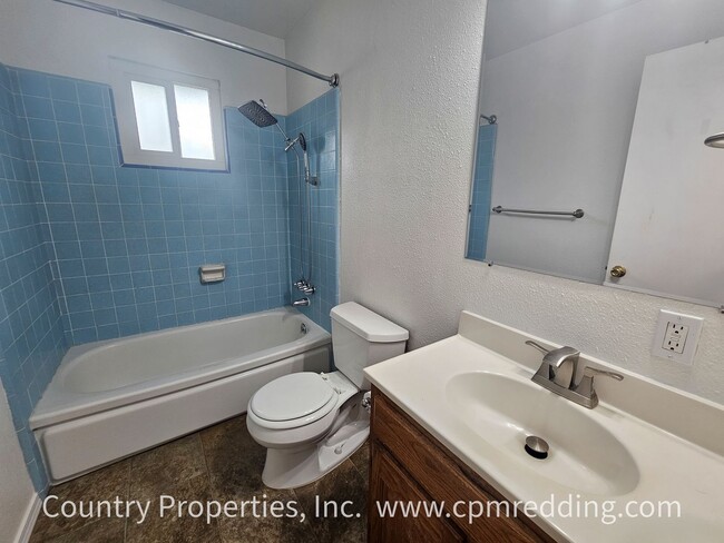 Building Photo - Garden Tract 3-Bedroom House with Hardwood...