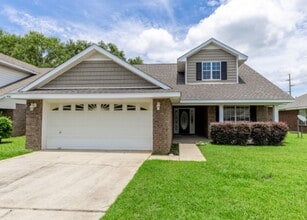 Building Photo - NOW SHOWING! Three Bedroom Home in Daphne