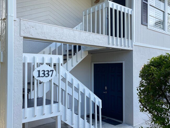 Building Photo - 1337 Center Ln