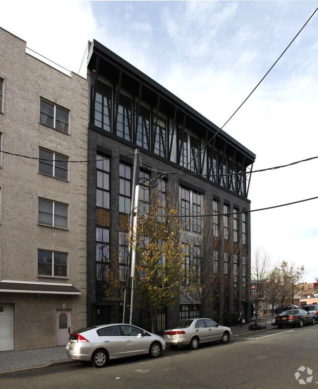 Building Photo - The Castiron