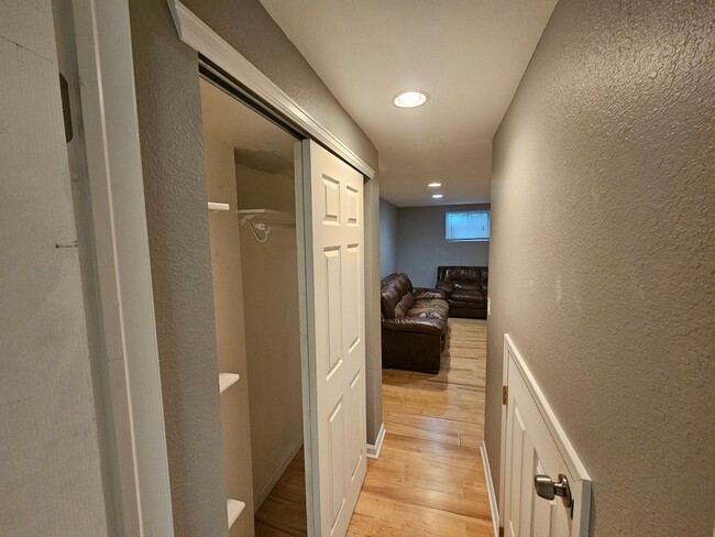 Building Photo - Gorgeous 2+ Bedroom 3 Bath Townhouse with ...