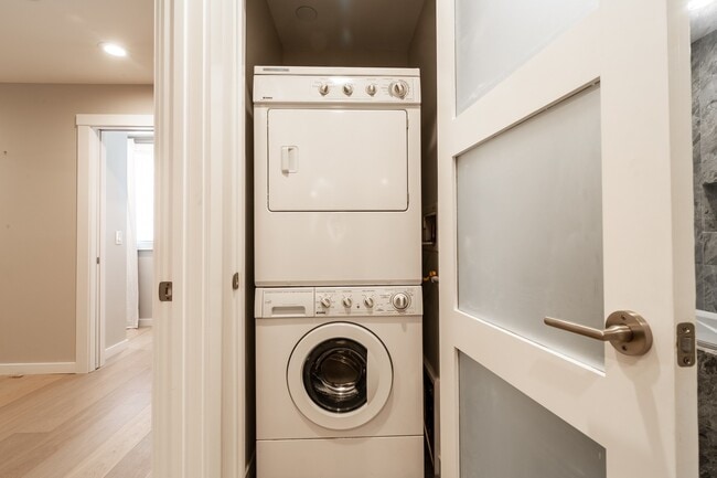 Building Photo - One-Of-A-Kind, Completely Remodeled 2 Bed ...