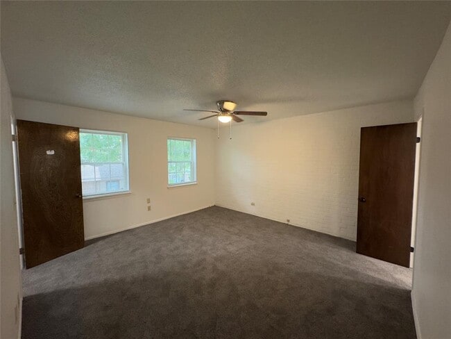 Building Photo - 3325 Brookhollow Ct