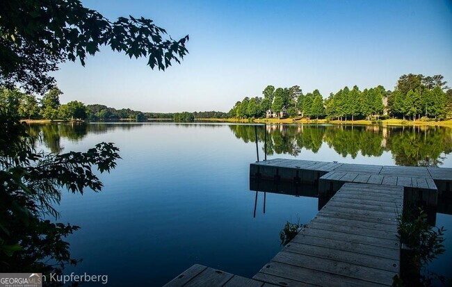 Building Photo - 45 Greenview Dr