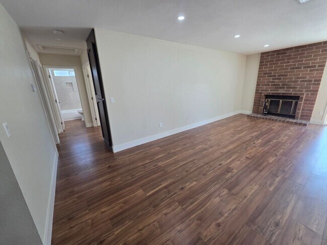 Building Photo - 616 Placer Ln
