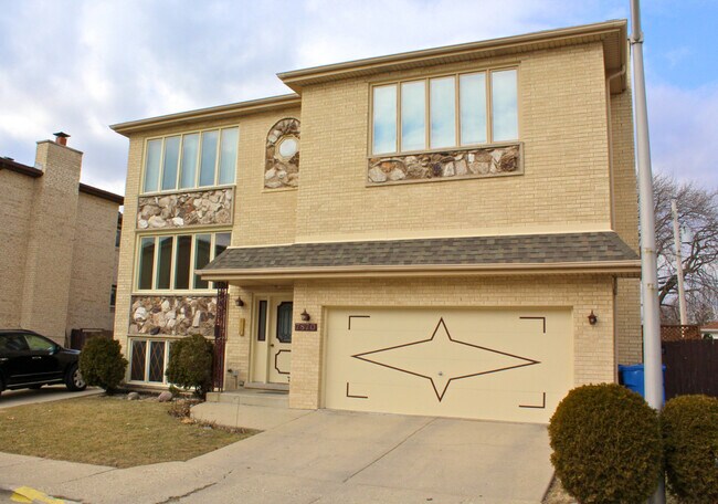 Primary Photo - 7870 W Cahill Terrace