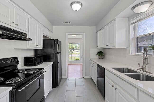 Building Photo - 7117 Church Park Dr