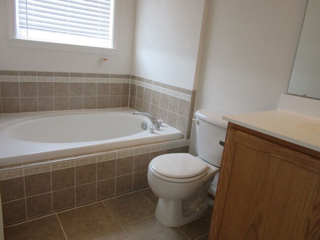 Building Photo - 2386 Abington Dr