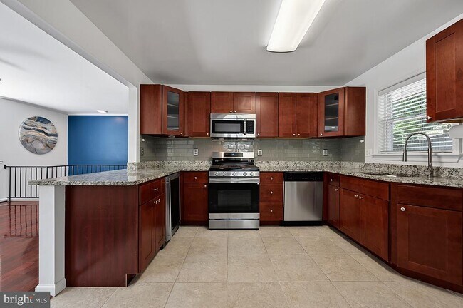 Building Photo - 6508 Berkshire Dr