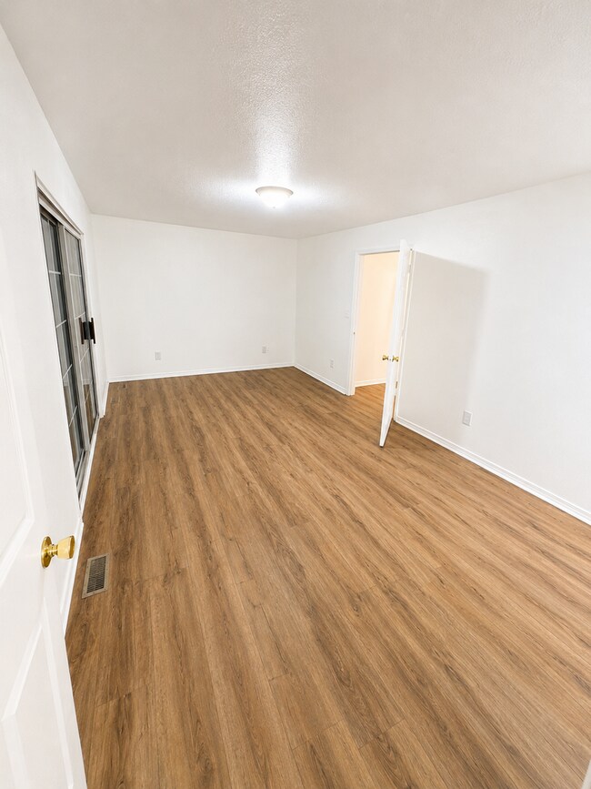 Building Photo - 2893 Crystal Lake Dr