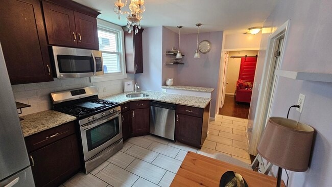 Building Photo - 340 Pearsall Ave