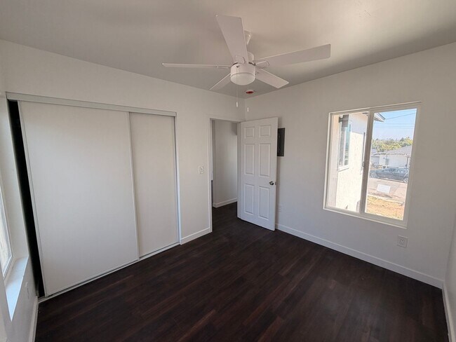 Building Photo - Fully Renovated 2BD/1BA Apartment in San Diego – Parking Included – $2,500/mo