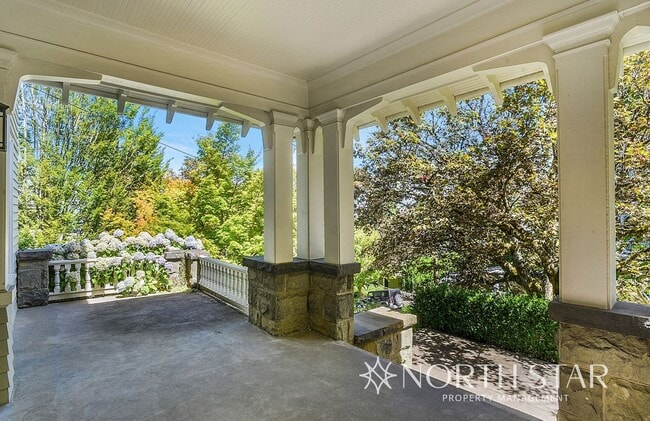 Building Photo - Live in a National Historic Home