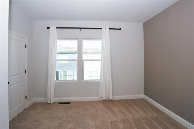 Building Photo - 313 Skylar Way SE