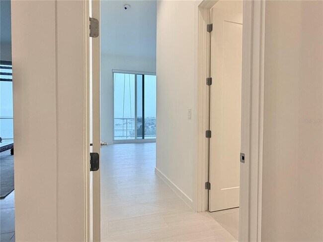 Building Photo - 920 N Osceola Ave