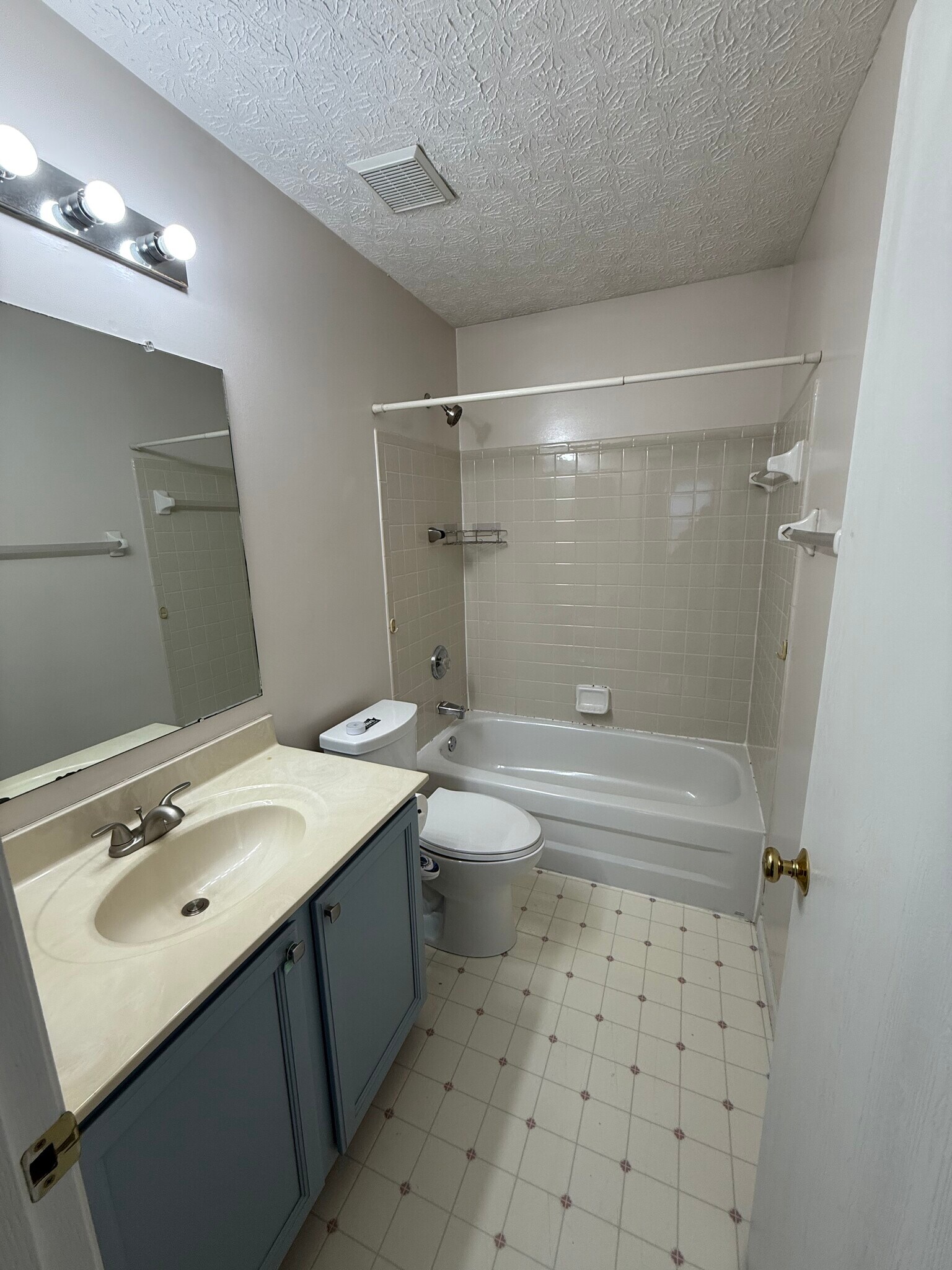 Building Photo - 1510 Cottonwood Dr