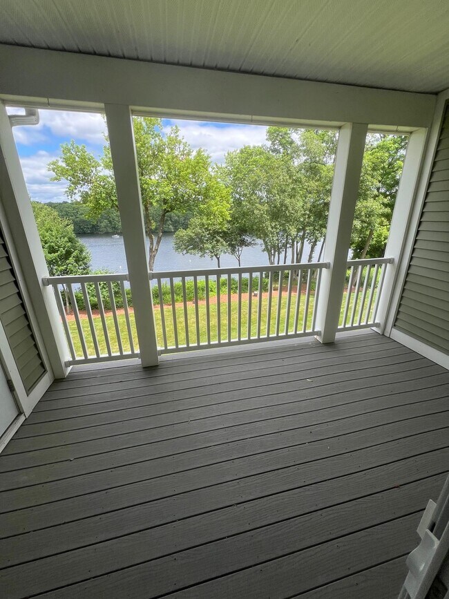 Building Photo - 55 River Front Dr
