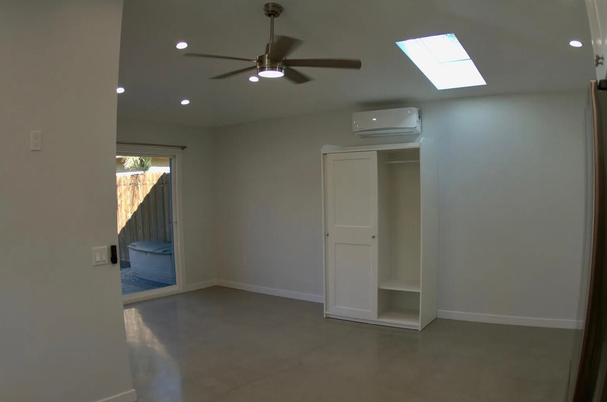 Building Photo - 5246 Canoga Ave