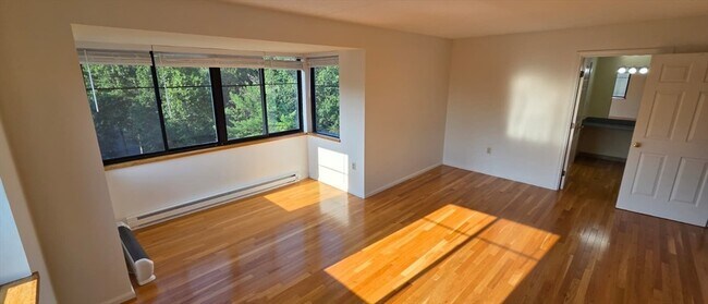 Building Photo - 200 Ledgewood Dr
