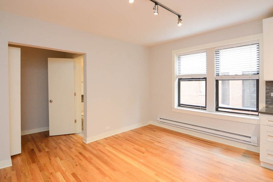 Building Photo - 2425 N Kedzie Blvd