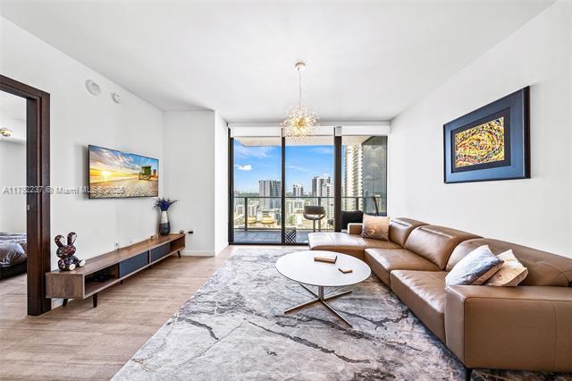 Building Photo - 1000 Brickell Plz