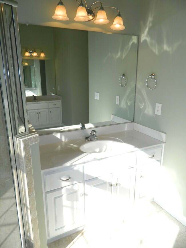 Building Photo - 1101 Brighton Dr