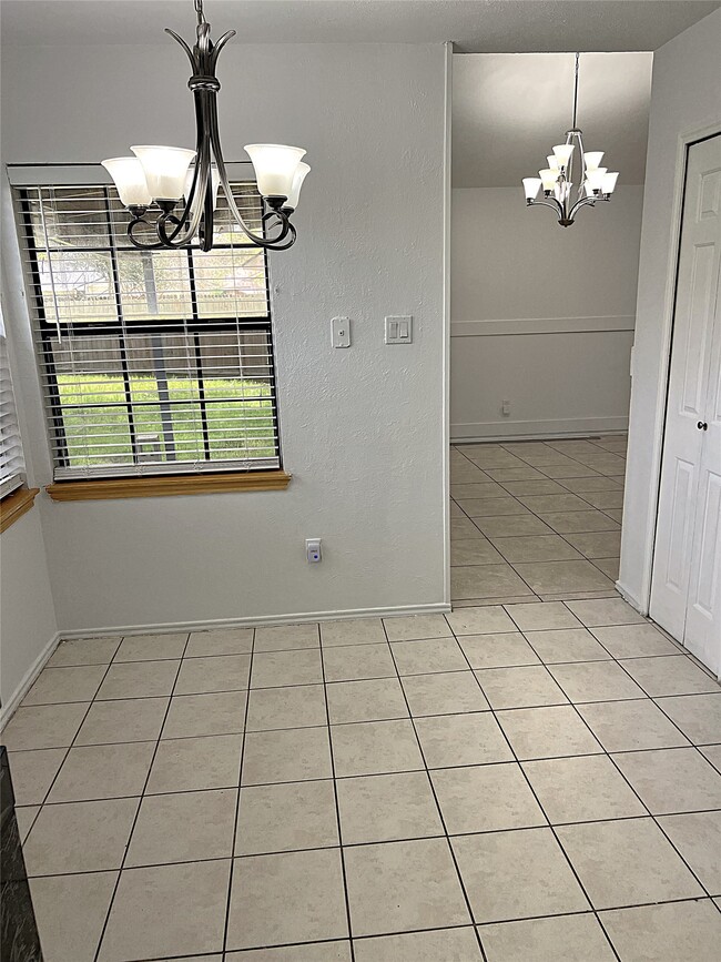 Building Photo - 19906 Rising Star Dr