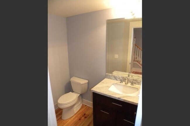 Building Photo - Charming 3-story Home in the Heart of Down...