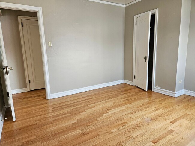 Building Photo - Lovely One Bedroom Apartment - Conveniently Located!